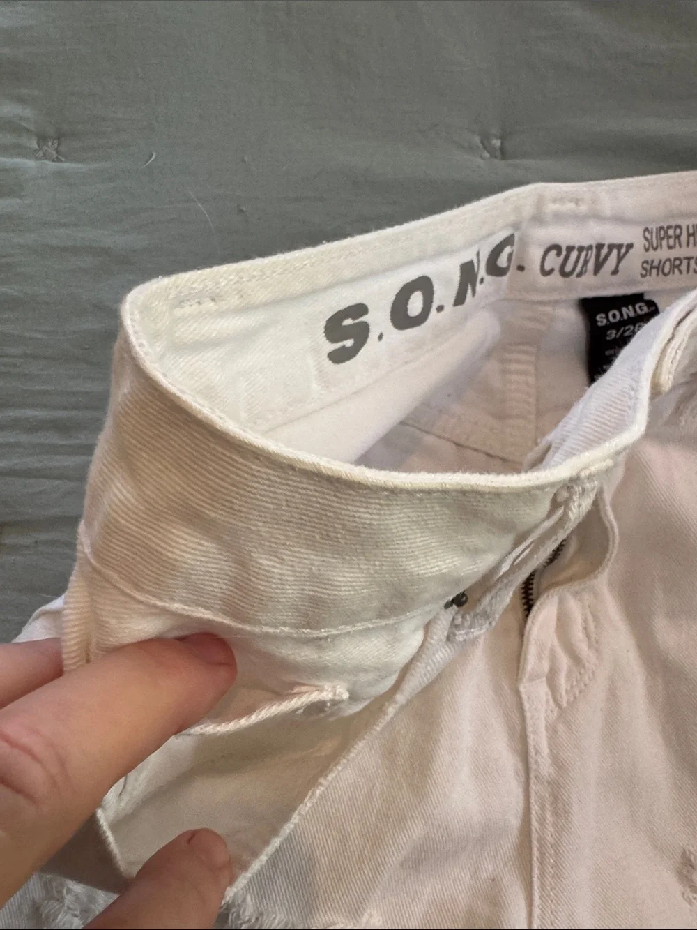 Women’s White Distressed Denim s. O. N. G. Shorts - Casual High-Rise curb Cutoff